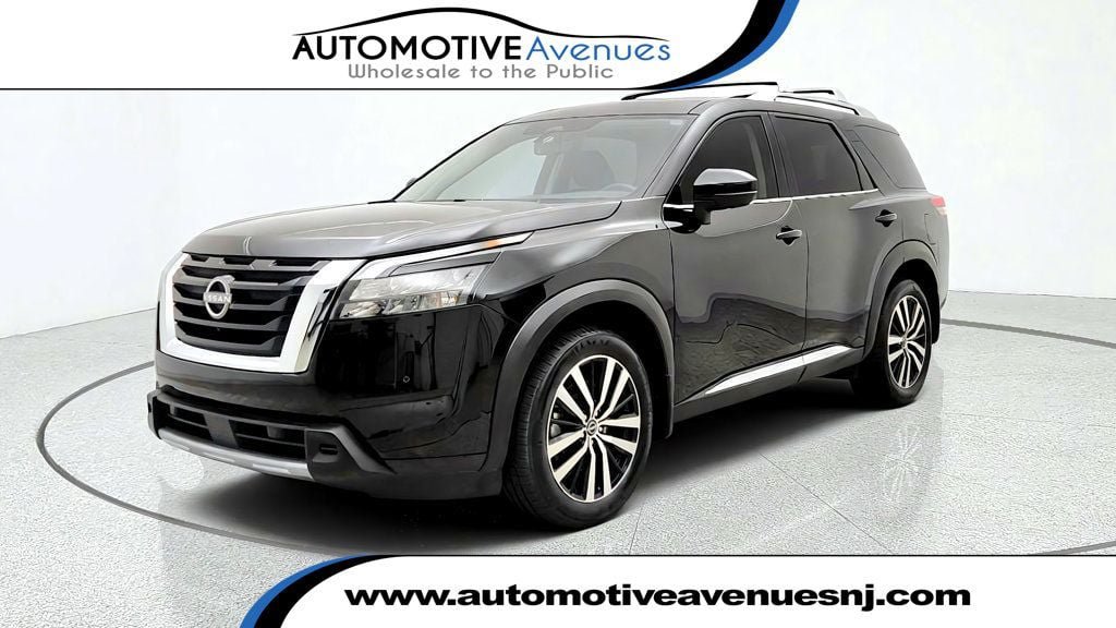 Used 2025 Nissan Pathfinder Platinum w/ Cargo Package AWD/4WD image 1