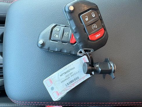 Used 2024 Jeep Wrangler Unlimited Rubicon w/ Convenience Group image 34