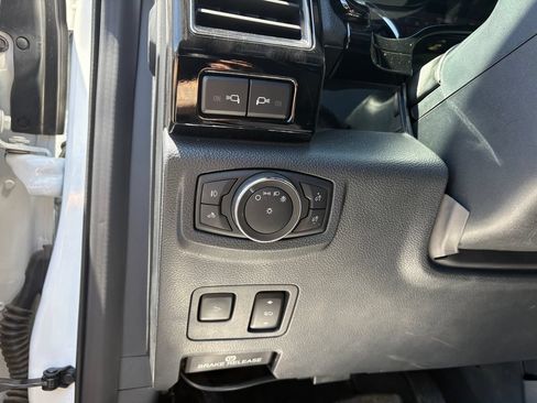 Used 2022 Ford F250 Lariat w/ Black Appearance Package AWD/4WD image 13