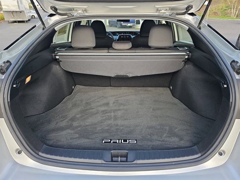 Used 2022 Toyota Prius L Eco image 12