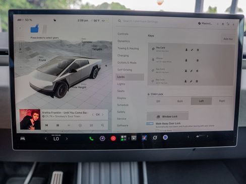 Used 2025 Tesla Cybertruck AWD Crew Cab image 9