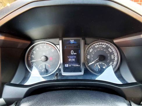 Used 2017 Toyota Tacoma TRD Off-Road image 9