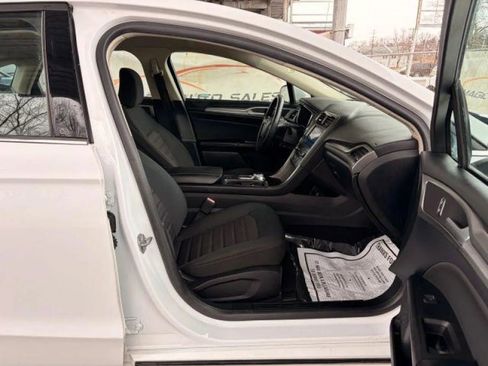 Used 2020 Ford Fusion SE FWD image 20