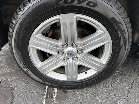Used 2019 Ford Expedition XLT w/ Equipment Group 202A AWD/4WD image 16