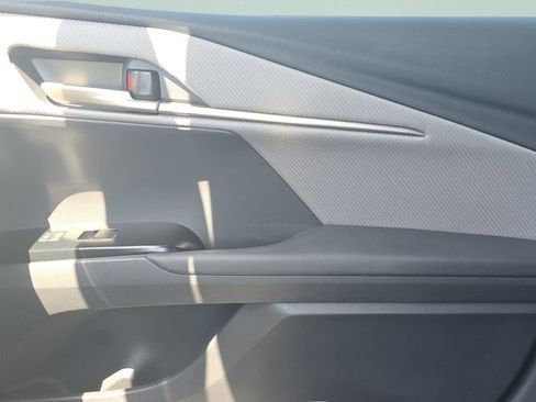 Used 2025 Toyota Camry SE FWD image 13