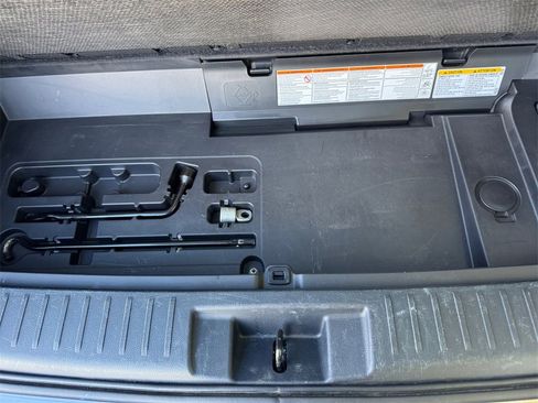 Used 2022 Toyota Highlander XLE image 17