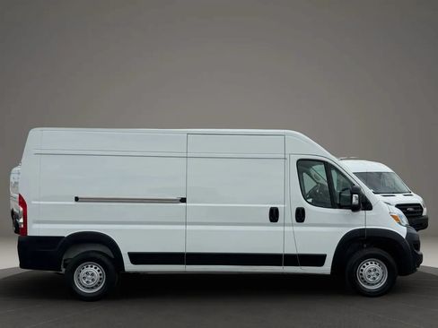 Used 2025 RAM ProMaster 2500 w/ Convenience Group FWD image 7