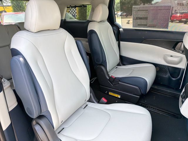 New 2027 Kia Carnival SX w/ Dark Edition Package FWD image 23