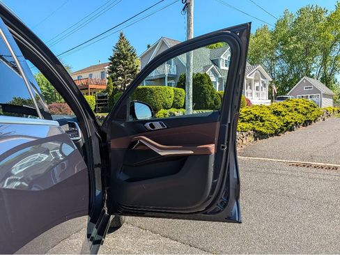 Used 2019 BMW X5 xDrive40i w/ Premium Package AWD/4WD image 13
