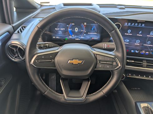 Used 2025 Chevrolet Equinox EV LT w/ Convenience Package II FWD image 23