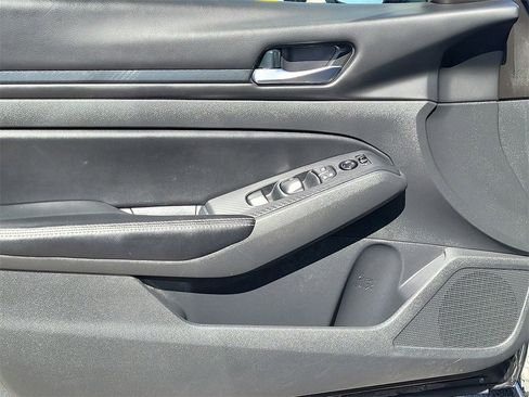 Used 2024 Nissan Altima 2.5 SV image 6