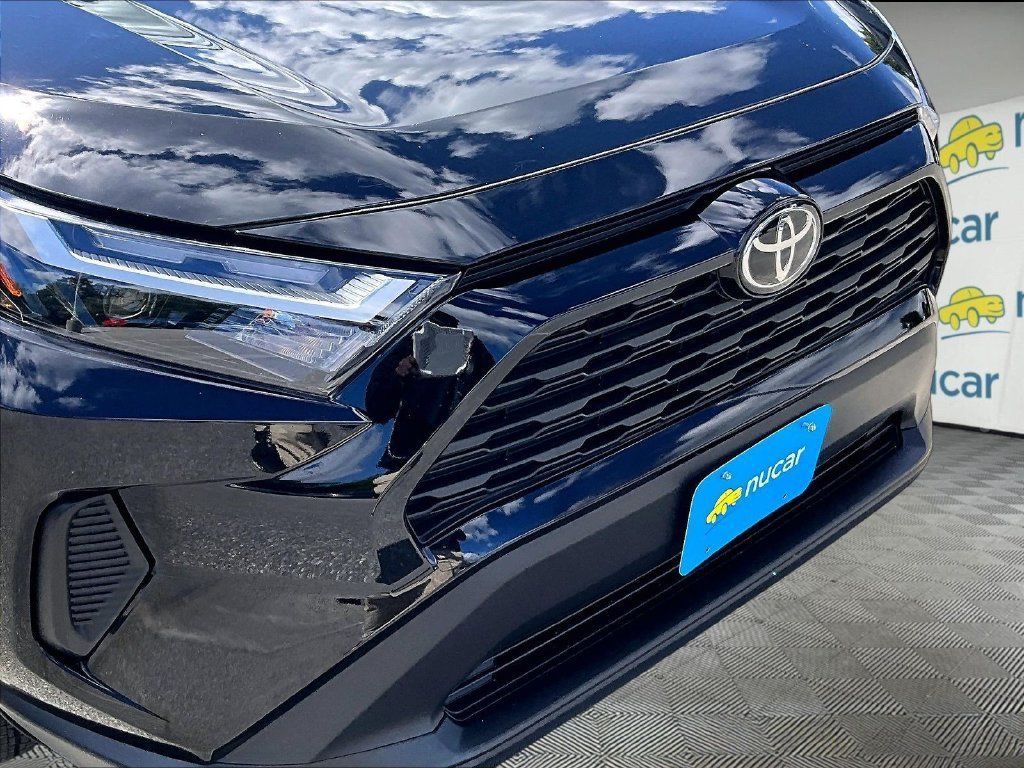 Used 2025 Toyota RAV4 LE AWD/4WD image 32