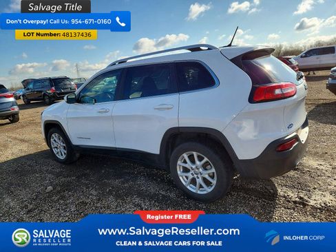 Used 2017 Jeep Cherokee Latitude w/ Cold Weather Group FWD image 3