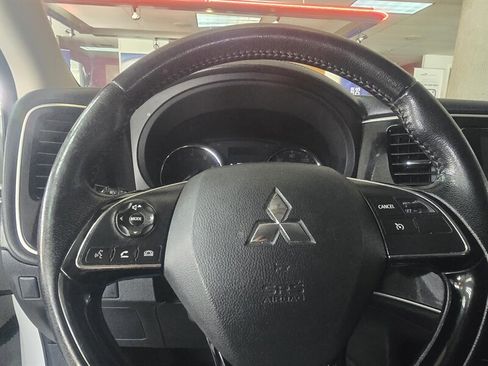 Used 2019 Mitsubishi Outlander SE image 22