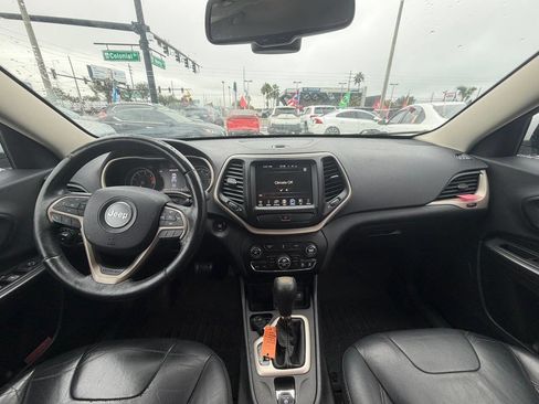 Used 2017 Jeep Cherokee Limited image 10