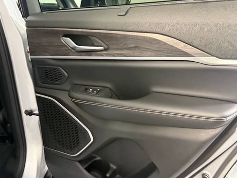 Used 2023 Jeep Grand Cherokee 4WD 4xe w/ Luxury Tech Group II image 31