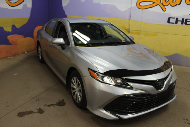 Used 2018 Toyota Camry LE FWD image 2