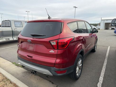 Used 2019 Ford Escape SE image 3