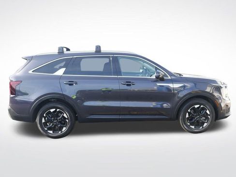 Used 2025 Kia Sorento S w/ Panoramic Sunroof Package FWD image 9