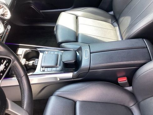Used 2021 Mercedes-Benz GLB 250 4MATIC image 31