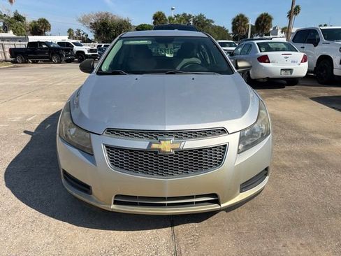 Used 2014 Chevrolet Cruze LS FWD image 2