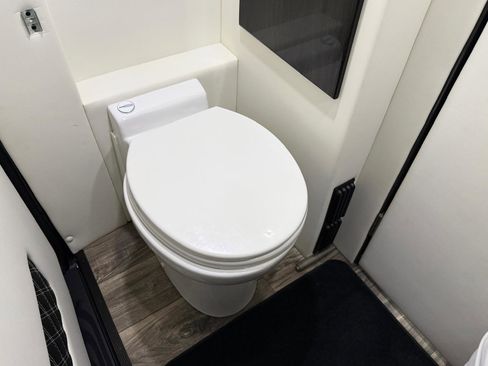 Used 2020 Mercedes-Benz Sprinter 2500 image 71