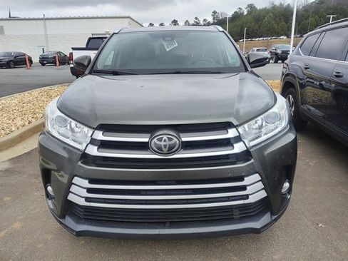 Used 2018 Toyota Highlander XLE image 2