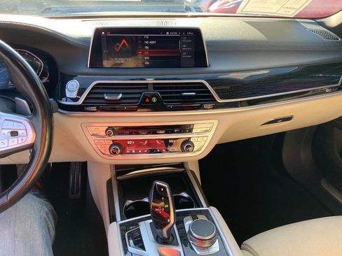 Used 2022 BMW 740i w/ M Sport Package RWD image 38