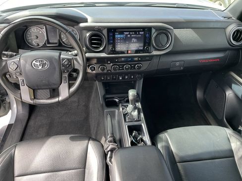 Used 2019 Toyota Tacoma TRD Off-Road AWD/4WD image 15