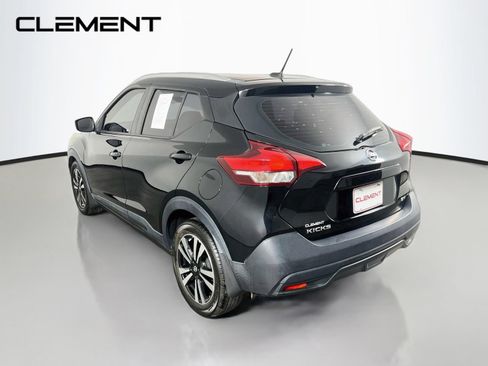 Used 2019 Nissan Kicks SV FWD image 9