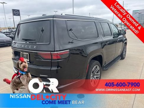 Used 2024 Jeep Wagoneer L Series II RWD image 5