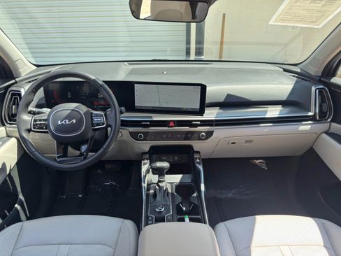 Used 2024 Kia Sorento S FWD image 11