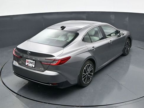 Used 2025 Toyota Camry XLE AWD/4WD image 33