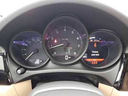 Used 2025 Porsche Macan image 33