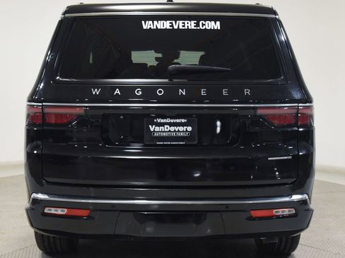 Used 2024 Jeep Wagoneer L Series II w/ Flexible Seating Group AWD/4WD image 6