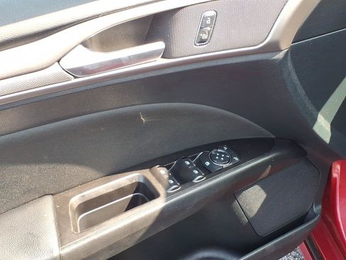 Used 2017 Ford Fusion SE FWD image 10