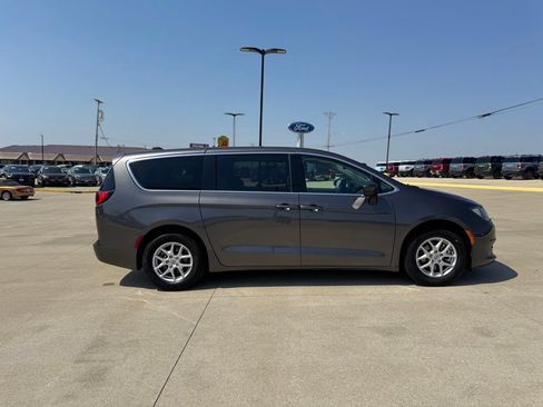 Used 2023 Chrysler Voyager LX FWD image 4