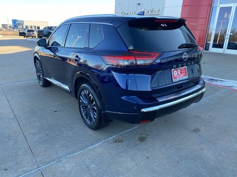 Used 2024 Nissan Rogue Platinum w/ Platinum Premium Package image 3