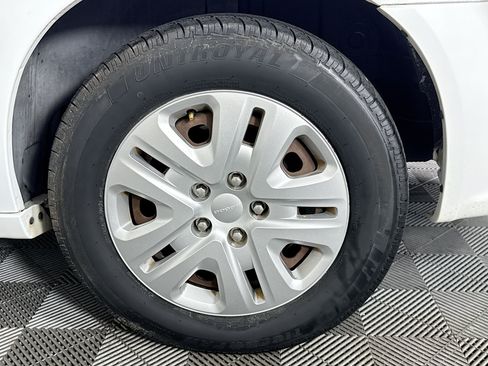 Used 2017 Dodge Grand Caravan SE FWD image 33