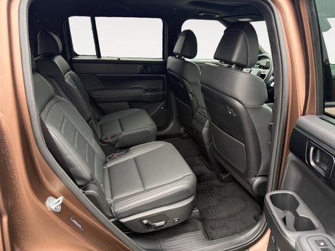 Certified 2025 Hyundai Santa Fe Calligraphy image 18