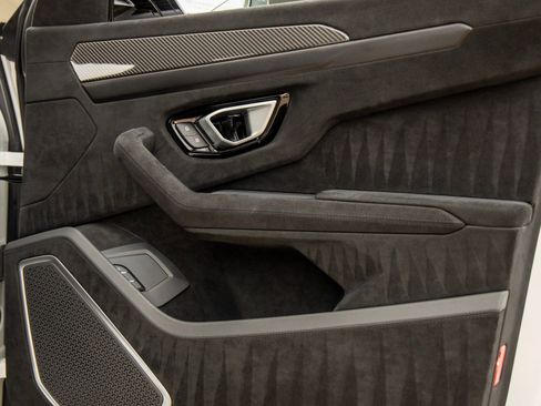 Used 2024 Lamborghini Urus Performante image 45