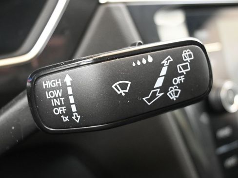 Certified 2024 Volkswagen Tiguan SE R-Line image 29