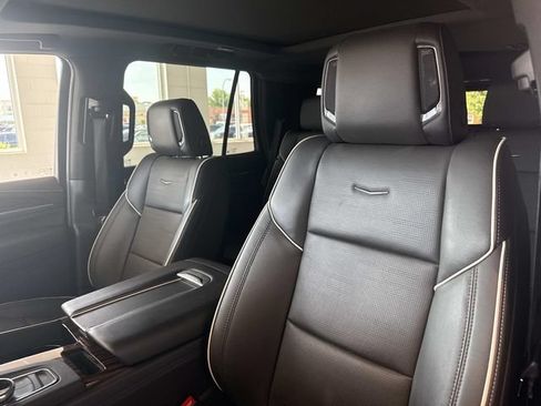 Certified 2023 Cadillac Escalade Premium Luxury w/ Performance Package AWD/4WD image 19