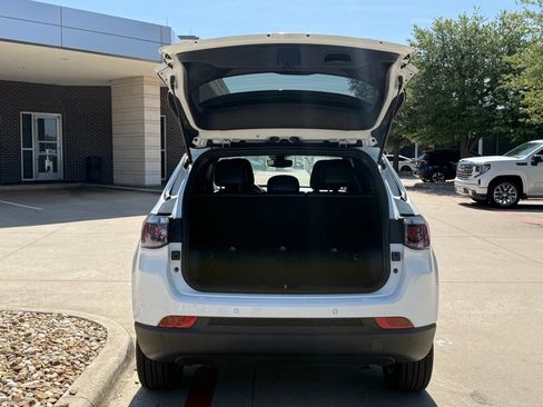 Used 2025 Jeep Compass Limited AWD/4WD image 5
