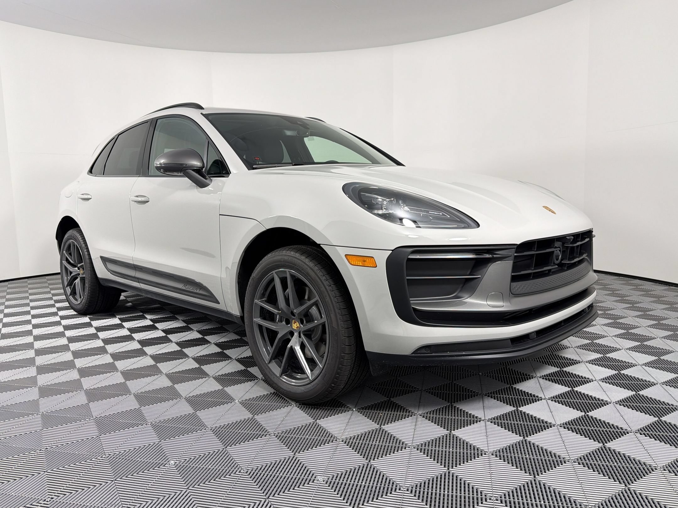 Certified 2026 Porsche Macan Turbo AWD/4WD image 12