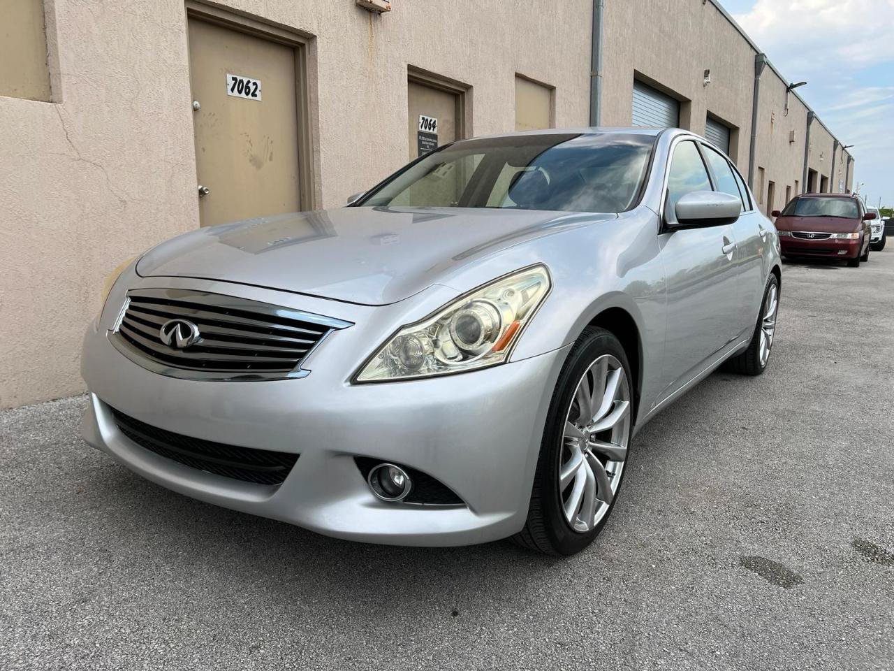Used 2013 INFINITI G37 x Sedan w/ Premium Pkg AWD/4WD image 2