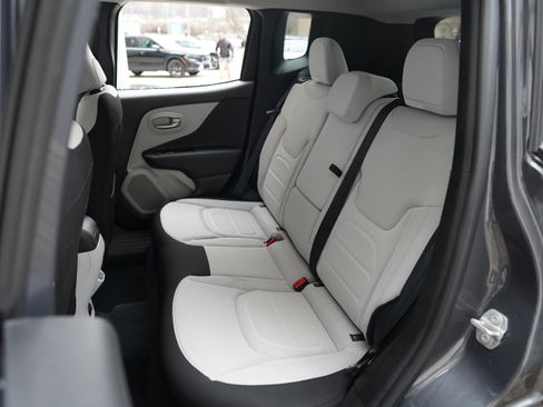 Used 2022 Jeep Renegade Latitude w/ Convenience Group image 33