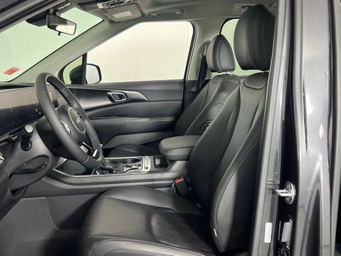 Used 2025 Kia Carnival SX w/ SX Dark Edition Package image 21