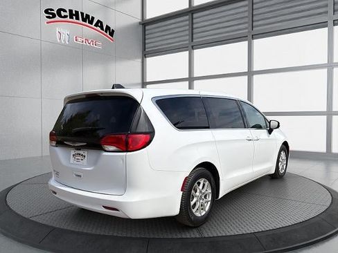 Used 2022 Chrysler Voyager LX FWD image 4