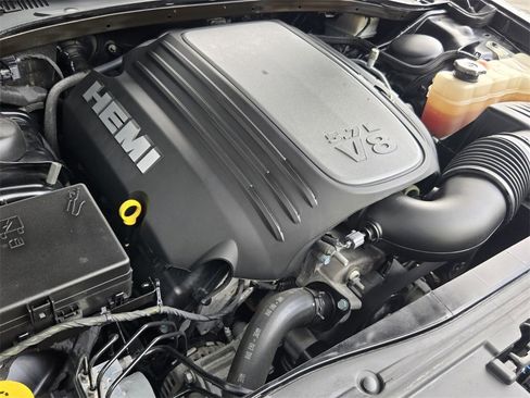 Used 2020 Chrysler 300 C image 18